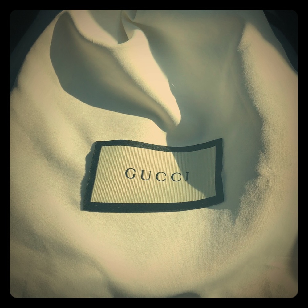 Ladies gently used used Gucci Belt.